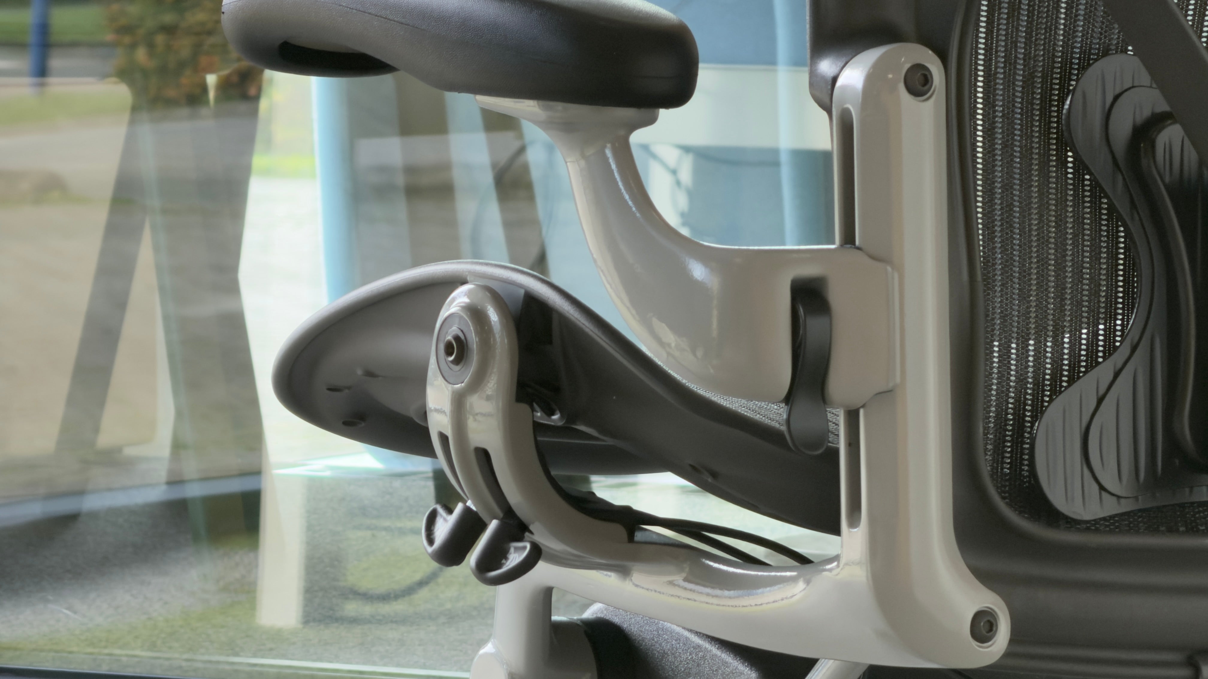 Refurbished Herman Miller Aeron Chair Classic (Custom Chalk Grey)